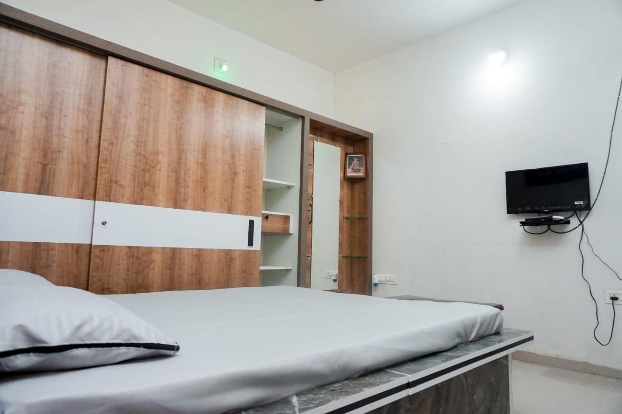 Mahadev Premium Homestay Garudeshwar エクステリア 写真