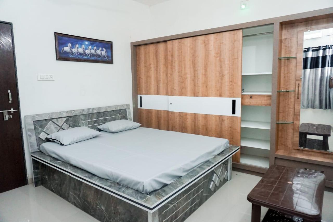 Mahadev Premium Homestay Garudeshwar エクステリア 写真